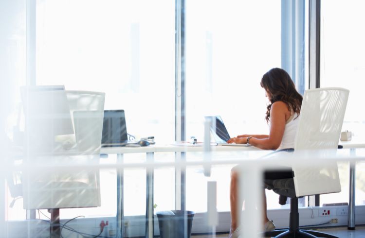 Can an apprentice work alone